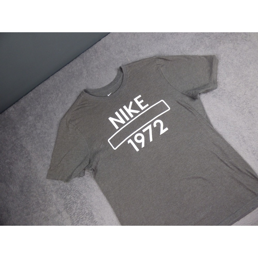Nike 1972 Athletic Cut Graphic T-Shirt Mens Large Gray Short Sleeve Crew Neck